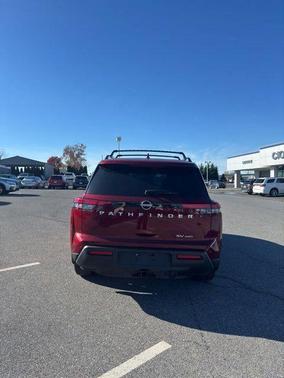 2022 Nissan Pathfinder SV