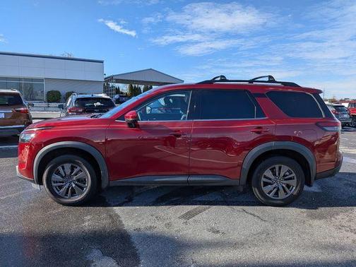 2022 Nissan Pathfinder SV