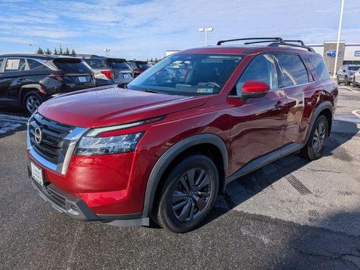 2022 Nissan Pathfinder SV
