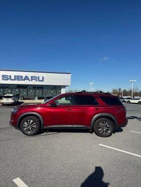 2022 Nissan Pathfinder SV