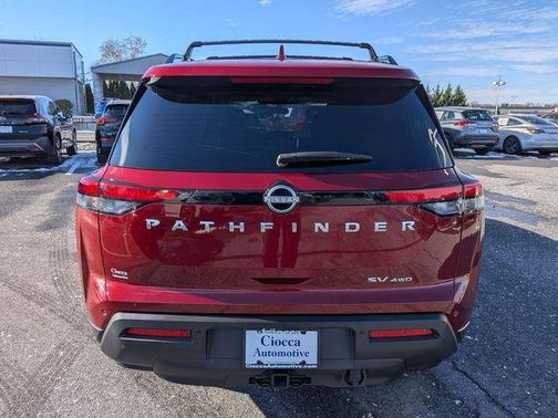 2022 Nissan Pathfinder SV