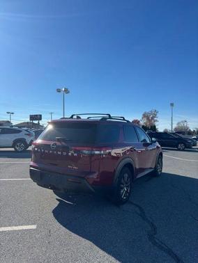 2022 Nissan Pathfinder SV