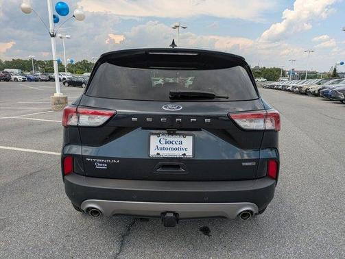 2022 Ford Escape Titanium Hybrid