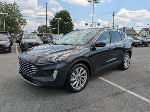 2022 Ford Escape Titanium Hybrid