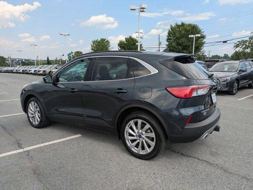 2022 Ford Escape Titanium Hybrid