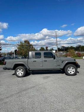 2022 Jeep Gladiator Sport