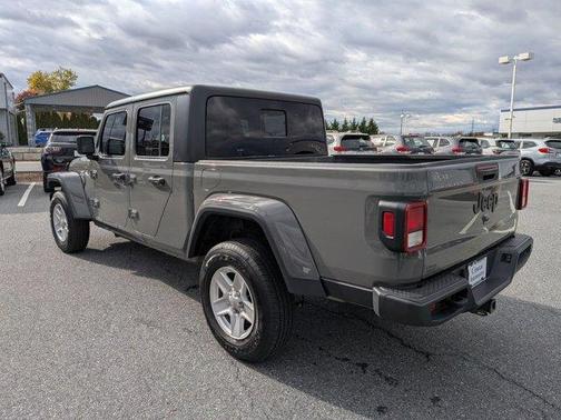 2022 Jeep Gladiator Sport