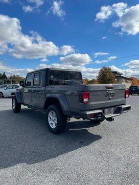 2022 Jeep Gladiator Sport