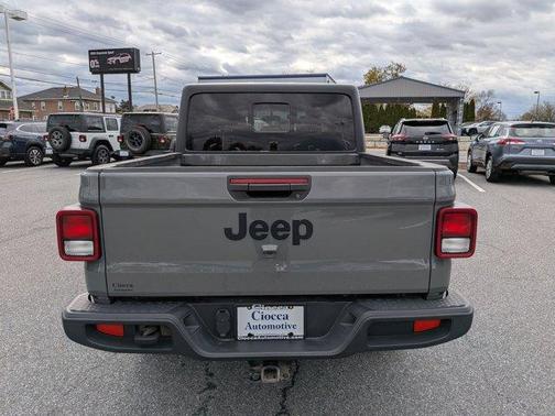 2022 Jeep Gladiator Sport