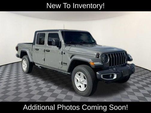 2022 Jeep Gladiator Sport