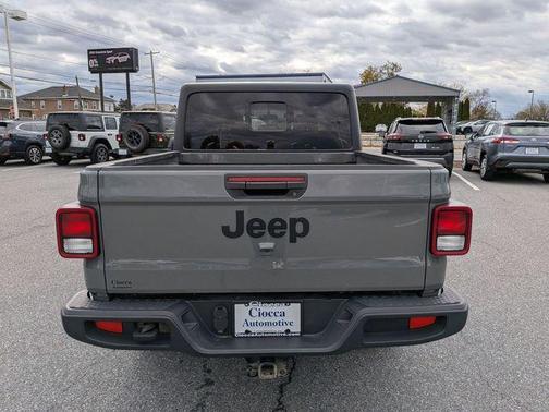 2022 Jeep Gladiator Sport