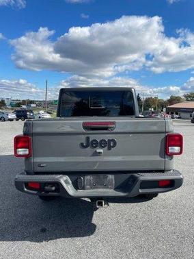 2022 Jeep Gladiator Sport