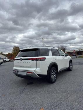 2024 Nissan Pathfinder SL