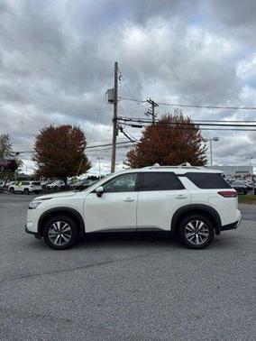 2024 Nissan Pathfinder SL