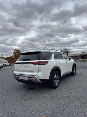 2024 Nissan Pathfinder SL