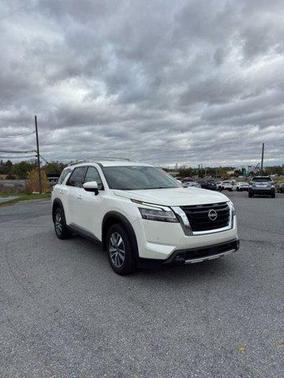 2024 Nissan Pathfinder SL