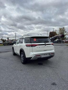 2024 Nissan Pathfinder SL