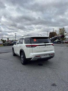 2024 Nissan Pathfinder SL