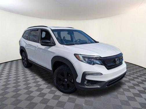 White 2022 Honda Pilot TrailSport