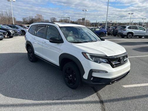 White 2022 Honda Pilot TrailSport