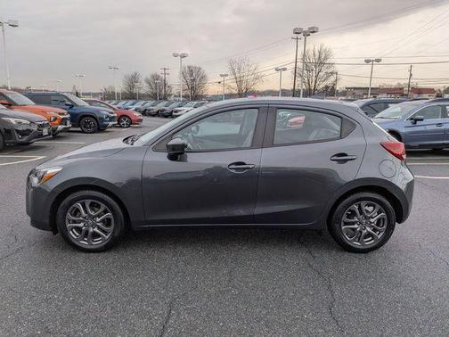 2020 Toyota Yaris Sedan LE