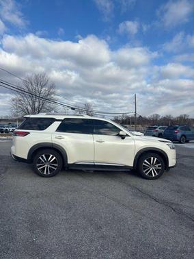 2023 Nissan Pathfinder Platinum