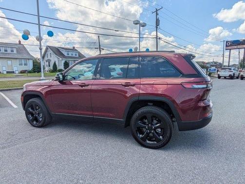 2025 Jeep Grand Cherokee Laredo