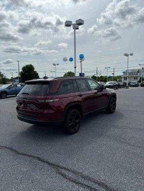 2025 Jeep Grand Cherokee Laredo