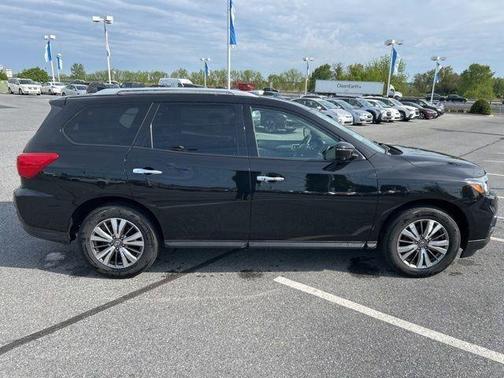 Magnetic Black 2019 Nissan Pathfinder SL