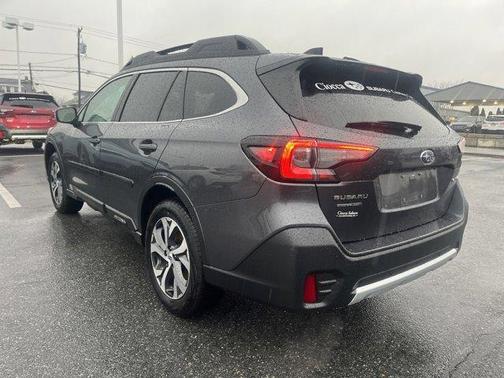 Photo 3 of 4 of 2022 Subaru Outback Limited