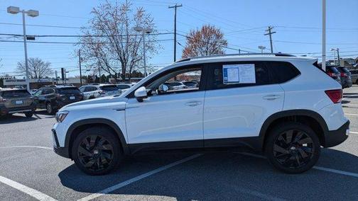 2024 Volkswagen Taos 1.5T SE
