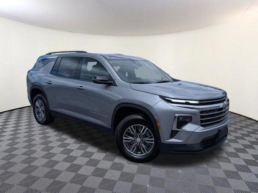 Sterling Gray Metallic 2025 Chevrolet Traverse LT