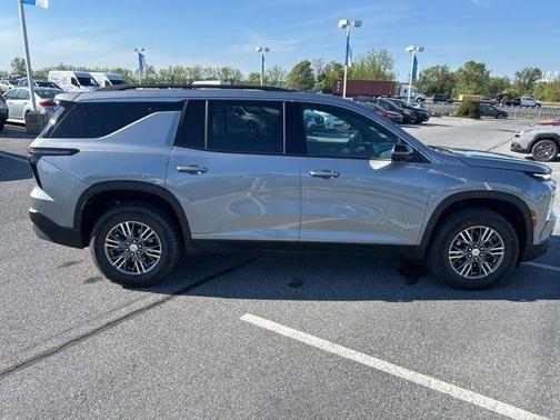 Sterling Gray Metallic 2025 Chevrolet Traverse LT