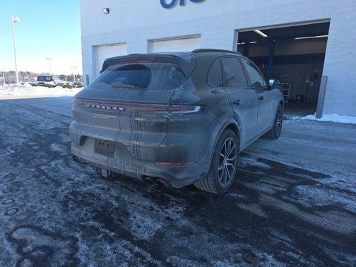 2024 Porsche Cayenne Base