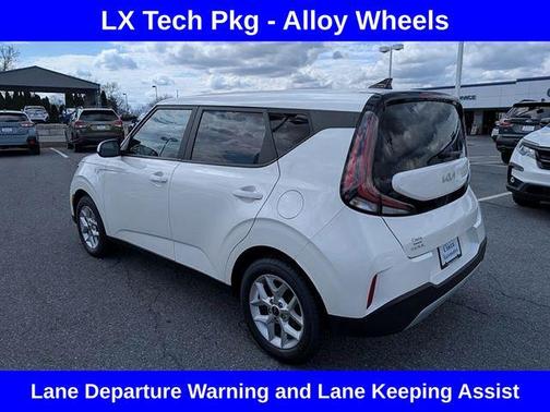 Snow White Pearl 2023 Kia Soul LX