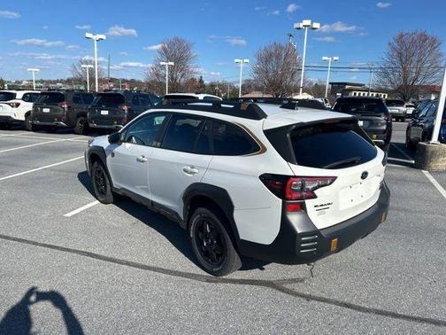 Crystal White Pearl 2024 Subaru Outback Wilderness