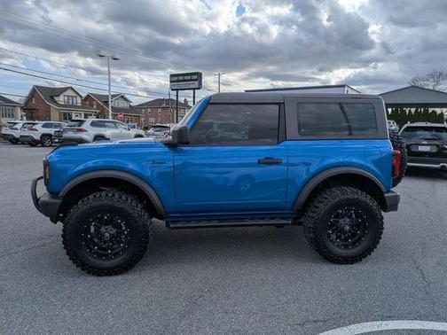 Blue Metallic 2022 Ford Bronco Base