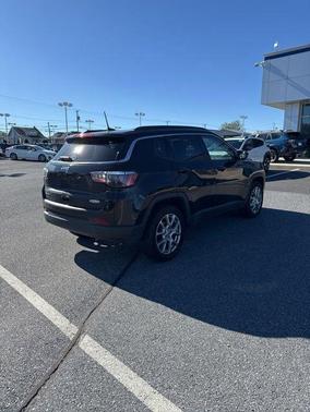 2022 Jeep Compass Latitude Lux