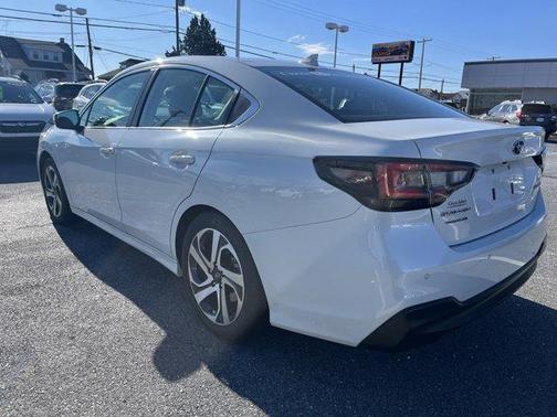 Photo 3 of 5 of 2022 Subaru Legacy