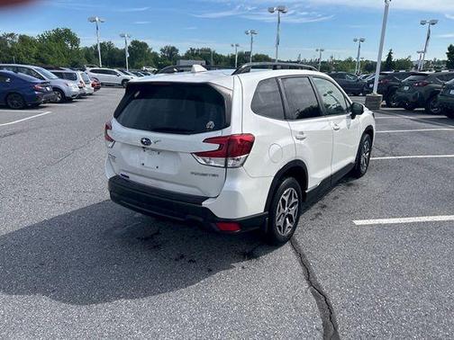 Crystal White Pearl 2019 Subaru Forester Premium