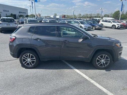 Granite Crystal Clearcoat Metallic 2018 Jeep Compass Latitude