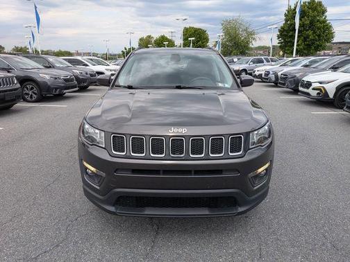 Granite Crystal Clearcoat Metallic 2018 Jeep Compass Latitude