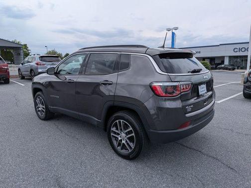 Granite Crystal Clearcoat Metallic 2018 Jeep Compass Latitude