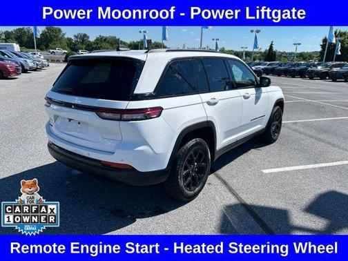 Bright White Clearcoat 2024 Jeep Grand Cherokee Laredo