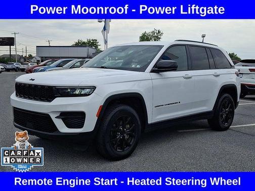 Bright White Clearcoat 2024 Jeep Grand Cherokee Laredo