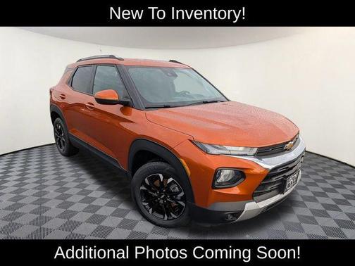 Vivid Orange Metallic 2022 Chevrolet Trailblazer LT SUV