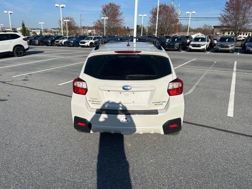 Crystal White Pearl 2016 Subaru Crosstrek 2.0i Premium