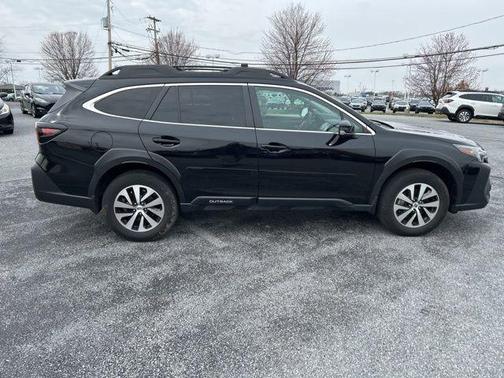 Crystal Black Silica 2023 Subaru Outback Premium