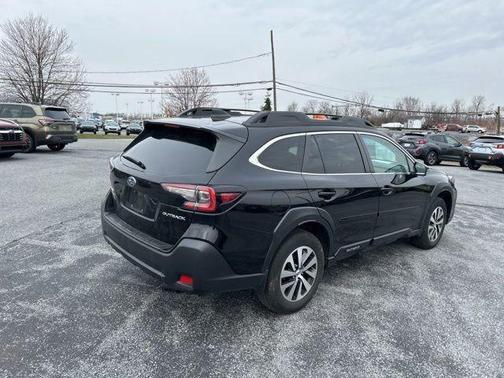 Crystal Black Silica 2023 Subaru Outback Premium