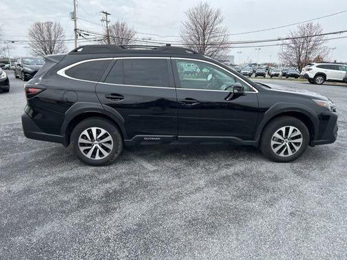Crystal Black Silica 2023 Subaru Outback Premium